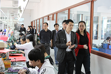 福建省委統(tǒng)戰(zhàn)部副部長、省工商聯(lián)黨組書記王玲視察虹潤公司